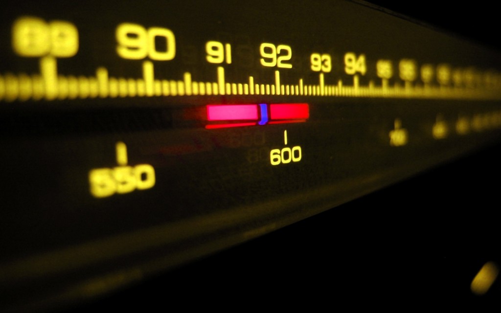Funny_wallpapers_Creative_Wallpaper_Radio_014581_