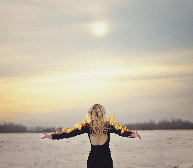 11432310-R3L8T8D-650-3440305-R3L8T8D-650-surreal-self-portraits-rachel-baran-14