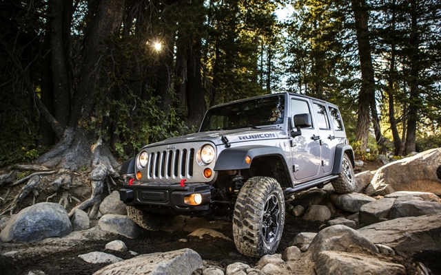574255_peredok_jeep_kamni_vnedorojnik_avto_bezdoroje_djip_2560x1600_(www.GetBg.net)